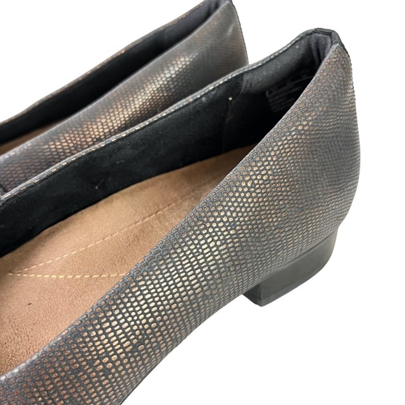 CLARKS Black Bronze Slip On Patent Leather Loafers Slip On Shoes Flats sz 7 M - Picture 9 of 16